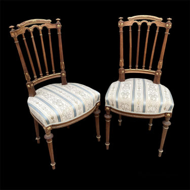 Pareja de sillas Luis XVI tapiz y tallado Bucarest Art Gallery