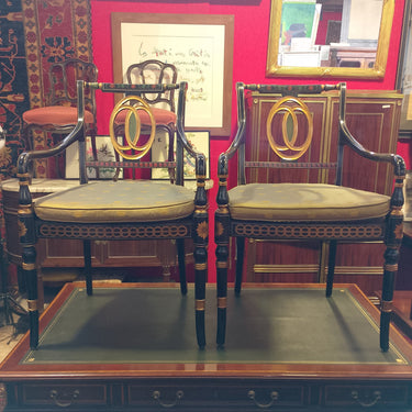 Pareja de sillones bordado en hilo de oro y maquetería floral Bucarest Art & Antiques