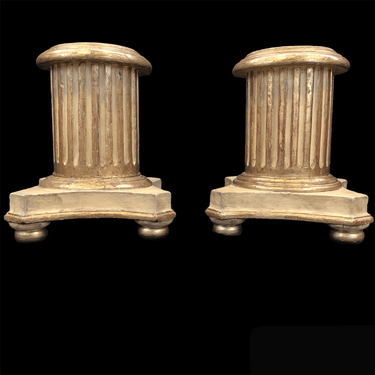 Pedestales o columnas pequeñas neoclásicas (par) Bucarest Art Gallery