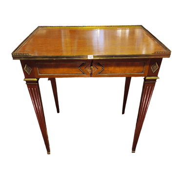 Pequeña mesa de escritura estilo Luis XVI Bucarest Art & Antiques