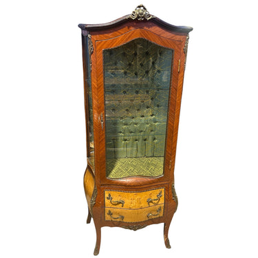 Pequeña vitrina francesa de entrepaño verde pistacho y dos cajones inferiores bombé Bucarest Art & Antiques