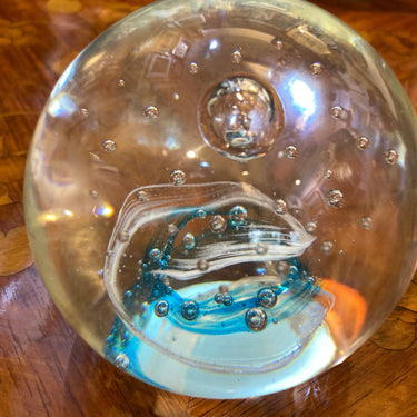 Pisapapeles esfera de cristal Bucarest Art Gallery