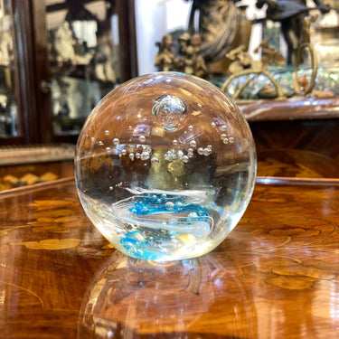 Pisapapeles esfera de cristal Bucarest Art Gallery