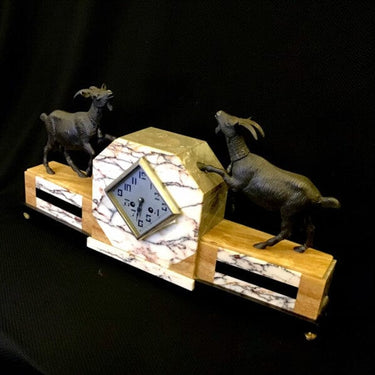 Reloj Art deco con figura de cabras Bucarest Art Gallery