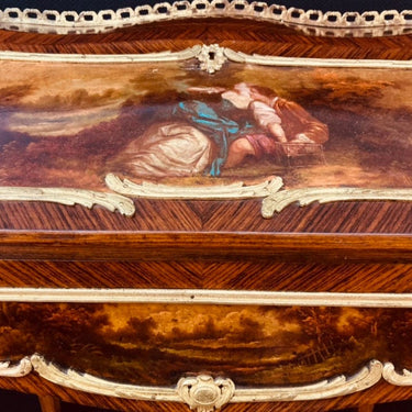 Secretaire Luis XV con escena pintada a mano Bucarest Art Gallery