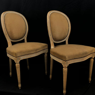 Seis sillas francesas de medallón Bucarest Art Gallery