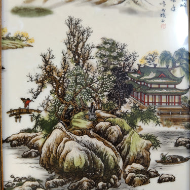 Tablilla de porcelana china pintada a mano y enmarcada 'jardín en isla' Bucarest Art Gallery