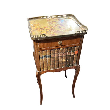 Velador con decoración de libros en trampantojo Luis XV Bucarest Art & Antiques