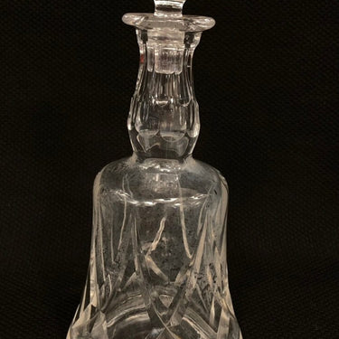 Whiskera de cristal tallado con forma de campana Bucarest Art Gallery