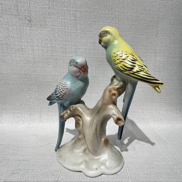 Figura porcelana pintada a mano Gerold Porzellan Bavaria 'Pareja aves en la rama' circa 1960