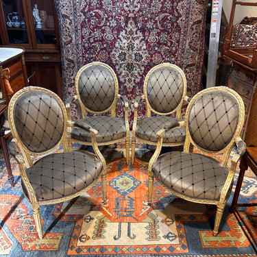 Cuarteto de sillones Luis XVI medallón y tapiz geométrico fines s.XIX Bucarest Art & Antiques