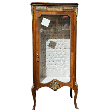 Vitrina francesa de palo de rosa y bronce estilo Luis XV Bucarest Art & Antiques