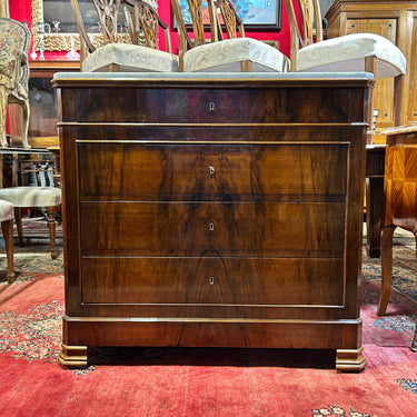 Cómoda francesa en madera de nogal con cubierta de mármol circa 1920 - 1930