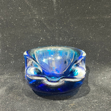 Vide-poche de cristal azul cobalto diseño lobulado asimétrico circa 1950