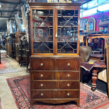 Cabinet secretaire Inglés en caoba satinada y raiz de caoba circa 1920