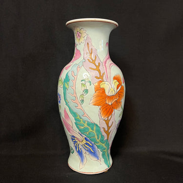 Jarrón Chino de porcelana colorido con motivos florales Bucarest Art & Antiques
