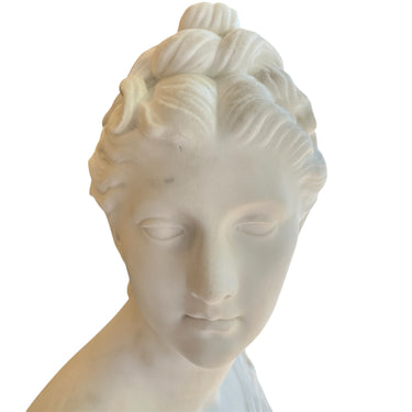 Busto francés en mármol 'Diana' firmado inicio s.XX Bucarest Art & Antiques