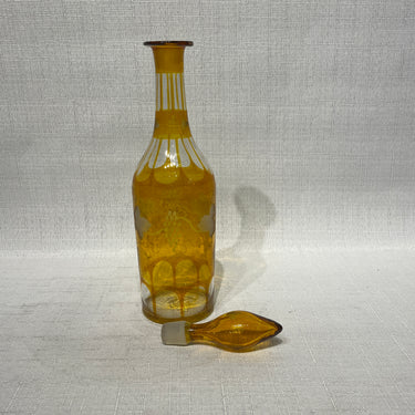 Botella francesa de vidrio tallado en ácido diseño de vid y racimos de uva