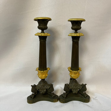 Pareja de candelabros franceses de bronce patinado y dorado estilo Restauracion s.XIX Bucarest Art & Antiques