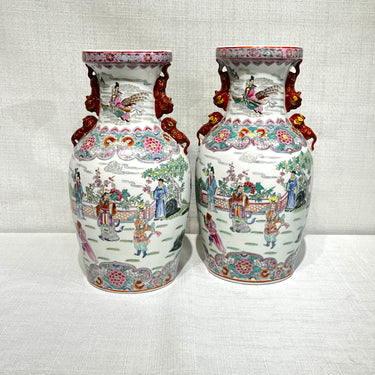 Par de jarrones chinos en porcelana policroma, siglo XX