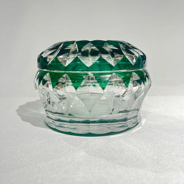 Cuenco de cristal tallado con tapa en verde esmeralda