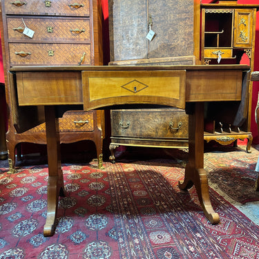 Escritorio con alas francés de madera de caoba estilo Biedermeier principio s.XX