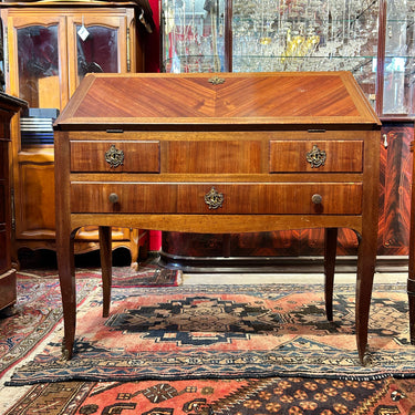 Escritorio secretaire francés estilo Luis XV circa 1930