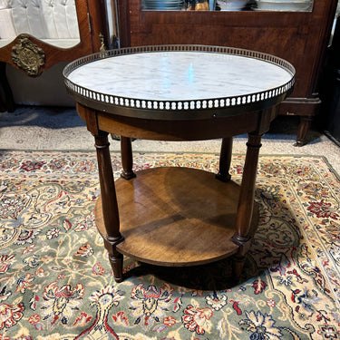 Mesa de apoyo redonda bouillotte en nogal con cubierta de mármol estilo Luis XVI
