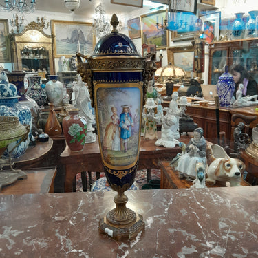 Ánfora francesa Sevres azul y dorado. Siglo XIX Bucarest Art & Antiques