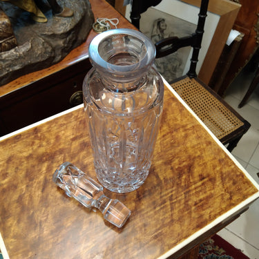 Botella de vidrio diseños molde geométrico y tapa cilindro Bucarest Art & Antiques