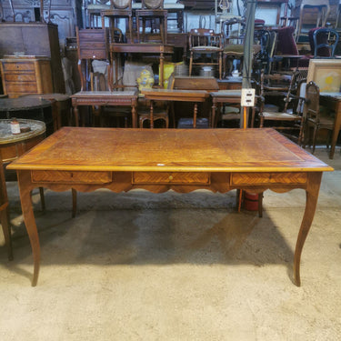 Bureau plat francés Luis XV con cubierta de cuero ruleteado original Bucarest Art & Antiques