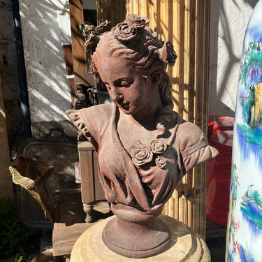Busto de fierro Época Victoriana mujer con flores Bucarest Art & Antiques