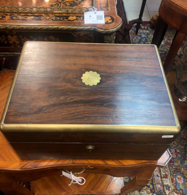 Caja cuadrada con marquetería en bronce Bucarest Art & Antiques