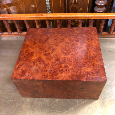 Caja de madera en raíz de nogal Bucarest Art & Antiques