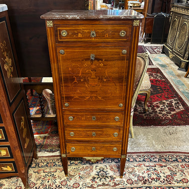Chiffonier estilo Luís XVI con superficie de mármol y detalles en bronce Bucarest Art & Antiques