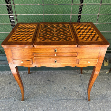 Coiffeuse francés estilo Luís XV con marquetería geométrica sXIX Bucarest Art & Antiques