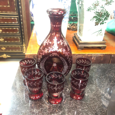 Conjunto botella y copas para cinco personas tallado en rojo Bucarest Art Gallery