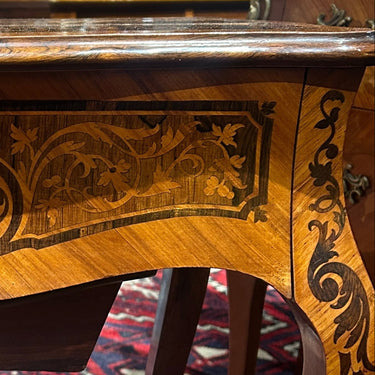 Costurero Napoleón III con decoración de follaje Bucarest Art & Antiques