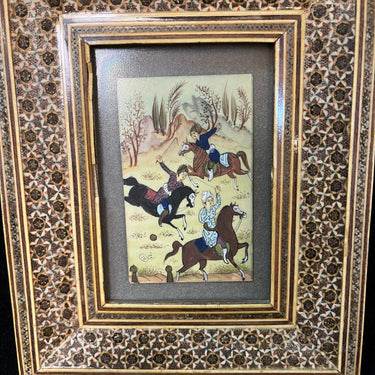 Cuadro Indo-Persa miniatura marfilina pintada a mano ‘Jinetes en tonos tierra’ Bucarest Art & Antiques