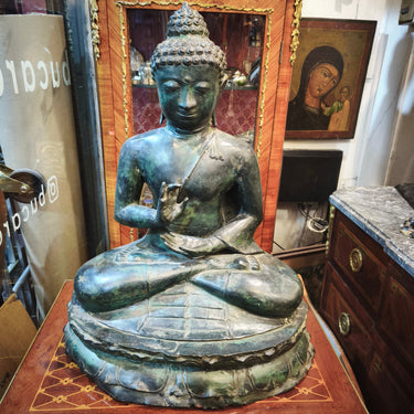 Escultura asiática en bronce verde 'Buda en loto' Bucarest Art & Antiques