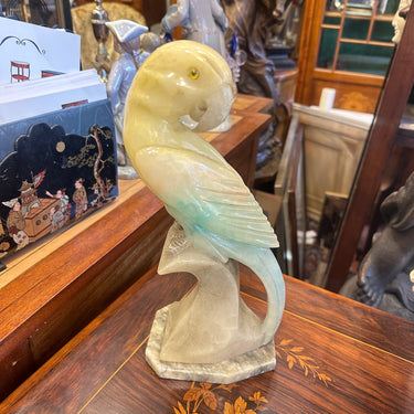 Figura de loro de alabastro Italia Bucarest Art & Antiques