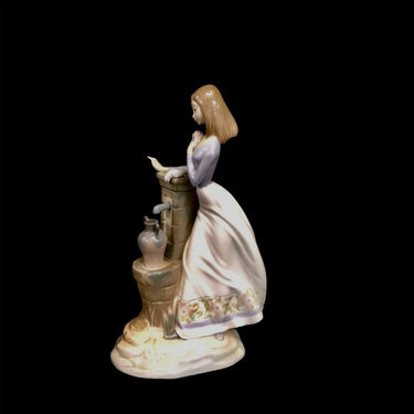 Figura de porcelana estilo Lladro ‘Joven y fuente de agua’ | Bucarest Art Gallery Bucarest Art & Antiques