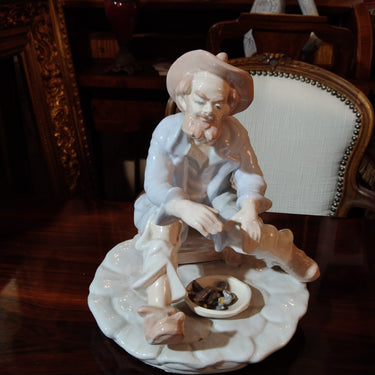 Figura de porcelana 'pescador' Bucarest Art & Antiques