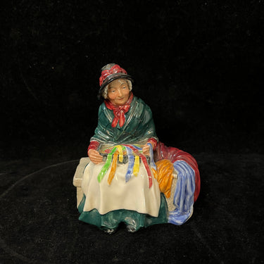 Figura de porcelana Royal Doulton 'Silks and Ribbons' Bucarest Art & Antiques