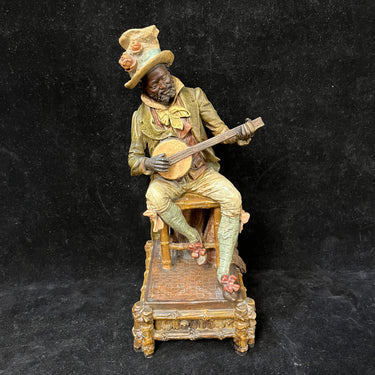 Figura francesa en terracota policromada hombre tocando el banjo Bucarest Art & Antiques