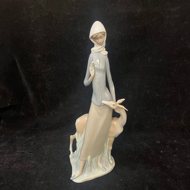 Figura porcelana española Lladró ‘Mujer y ciervo’ Bucarest Art & Antiques