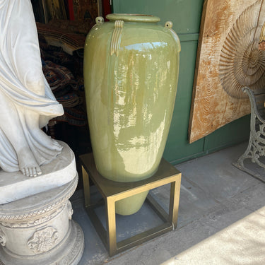 Gran jarrón chino de cerámica esmaltado verde sobre base metal Bucarest Art & Antiques