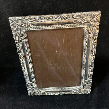 Gran portarretrato plata estilo colonial repujado Bucarest Art & Antiques