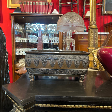 Jardinera de bronce con quimeras Japón, ca. 1900 Bucarest Art & Antiques