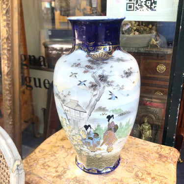 Jarron chino azul dorado mujeres y golondrinas Bucarest Art & Antiques